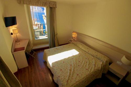 2 twin beds