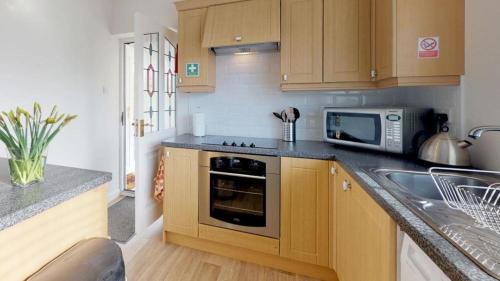 virtuve, Bracdy Cottage in Llandyrnog