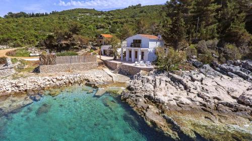 Villa - Beach Front