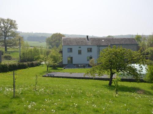  Beautiful Holiday Home in Hotton with Large Garden, Unterkunft in Marenne