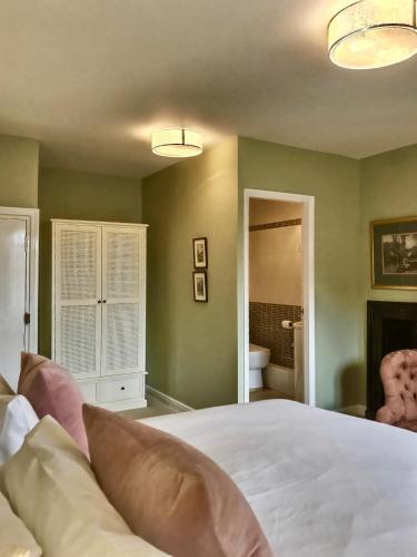 Grove House - image 8