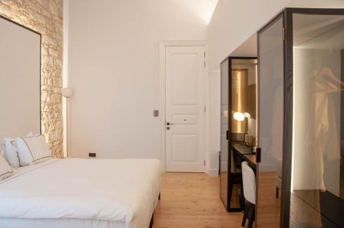 Deluxe Double or Twin Room image 4