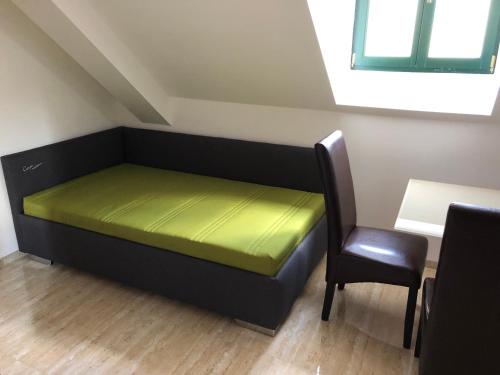 1 king bed, 1 sofa bed