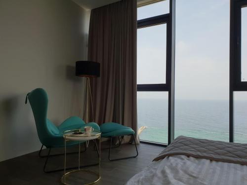 PREMIUM Seaview Apartment 50 meters from the beach Роскошные апартаменты с прямым видом на море в 50