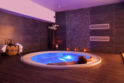 Pezsgőfürdő, Le Neptune & Spa in Propriano
