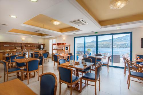 Pub/Lounge, Le Neptune & Spa in Propriano