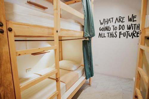 Murals Hostel and Cafe Room Type - Bed in 8-Bed Mixed Dormitory Room