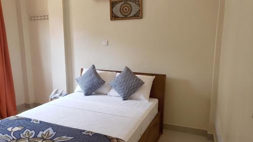 Standard Double Room image 3
