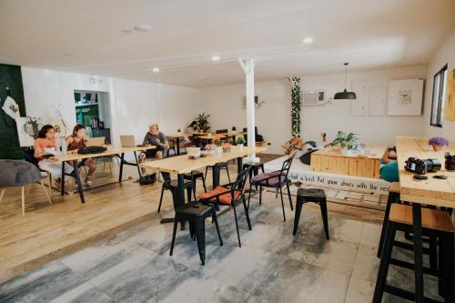 Restoran, Murals Hostel & Cafe in Cebu