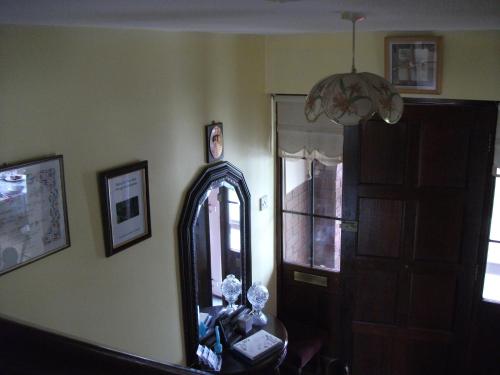 アーロン ベール B & B