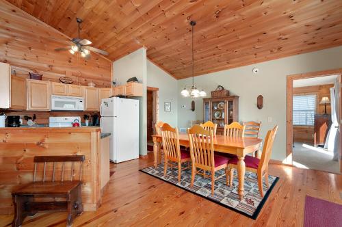 Ridgeview Cabin in Maggie Valley, USA