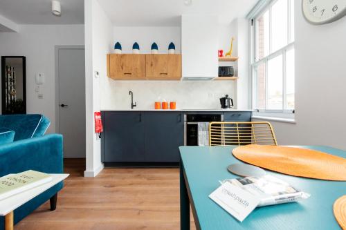 Crashpads Shoreditch the Club Row Collection - image 14