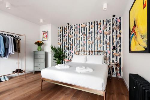 Crashpads Shoreditch the Club Row Collection - image 3