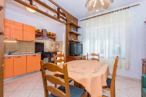 Apartments Ivan - 15 m from beach