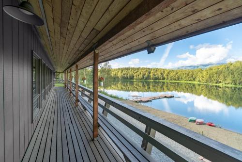 Meier Lake Resort - Accommodation - Wasilla