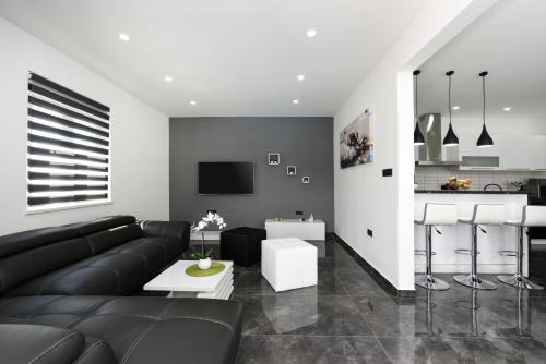 Villa Mare - with HEATED POOL in 庫克利卡