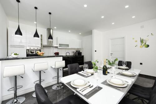 Villa Mare - with HEATED POOL in 庫克利卡