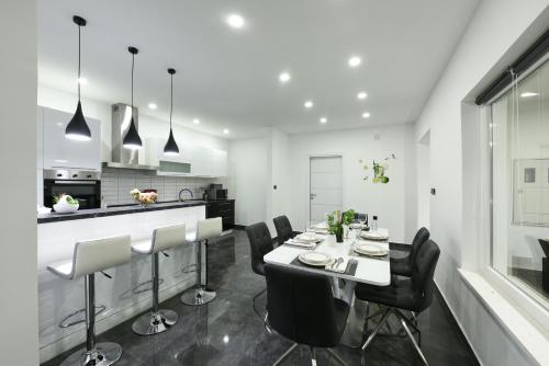 Villa Mare - with HEATED POOL in 庫克利卡