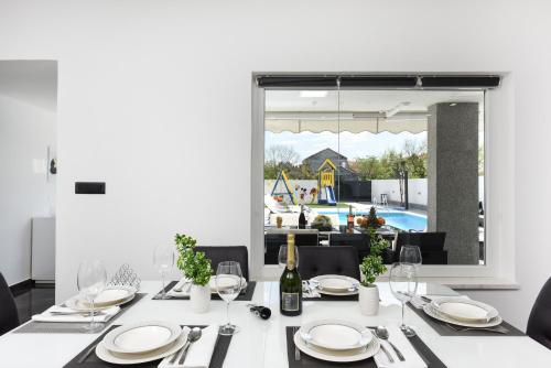 Villa Mare - with HEATED POOL in 庫克利卡