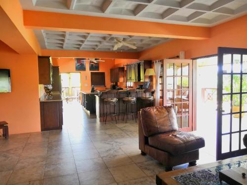 Villa Touloulou in Cobbs Cross