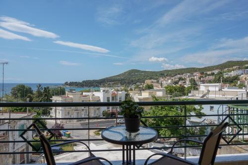  Efi's Apartment, next to Kalamitsa Beach in Kavala