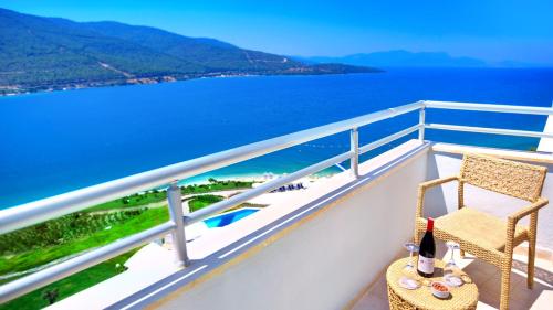 Maira Beach Hotel In Turgutreis Turkey Reviews Prices Planet Of Hotels