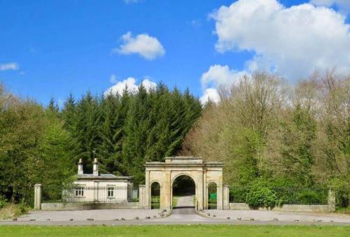 Triumphal Arch Lodge