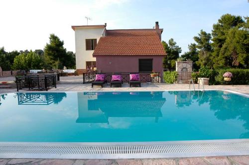  Luxury independent apartment in a green villa in Kalamos, Pension in Attika bei Oropos