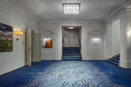 Kings Court - image 9