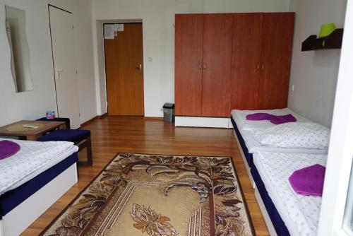 4 twin beds