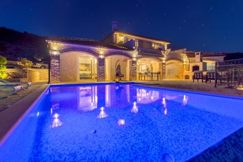 Úszómedence, Villa Terra Rogoznica in Split – Szupetar