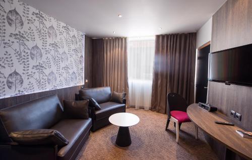 room detail thumbnail 1
