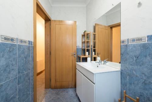 LovelyStay - Beloved 3B Central Apartment