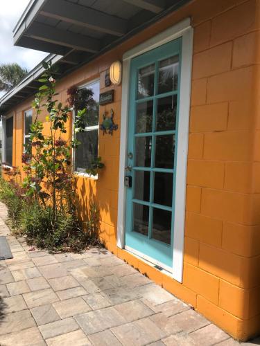 Oleander Cottage- in the Heart of Flagler Beach and steps to the Beach!