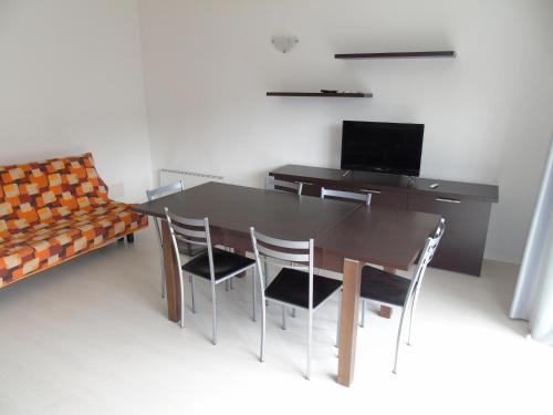 Two-Bedroom Apartment (5 Adults) image 10