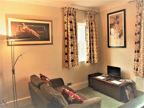 المرافق, Telford House in قرب المركز