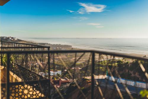 The Yogi Surfer – Tamraght, CO
