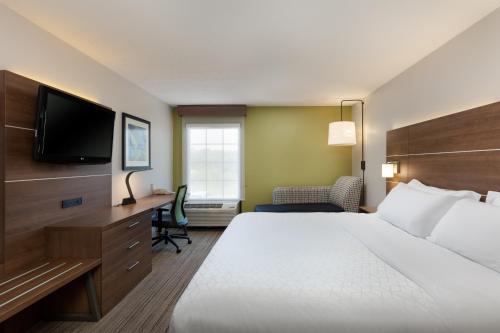 Photo - Holiday Inn Express & Suites Milton East I-10, an IHG Hotel