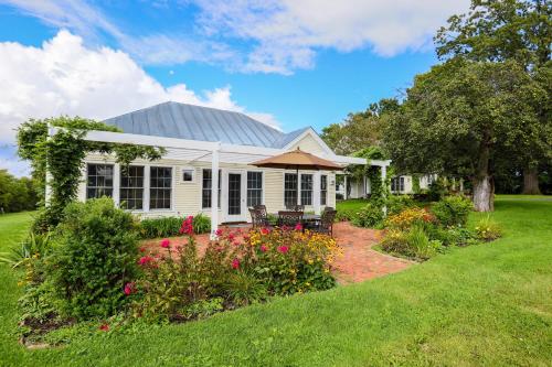 Whitford House and Twin View Barn