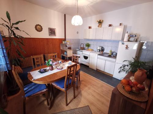  Holiday home in Drivenik 37045, Pension in Drivenik