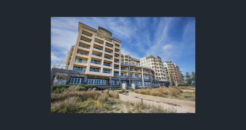 Beachside Luxury Apartments One & Two Bedroom in Beachfront Oaks Pier Building