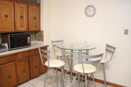 Kitchen, McMaster Accommodations in Hamilton (ON)