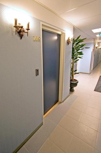 Mango Hotel - image 2
