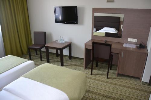 Hotel Pod Dębem - image 13