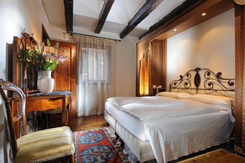 Hotel Flora Room Type - Classic Double Room