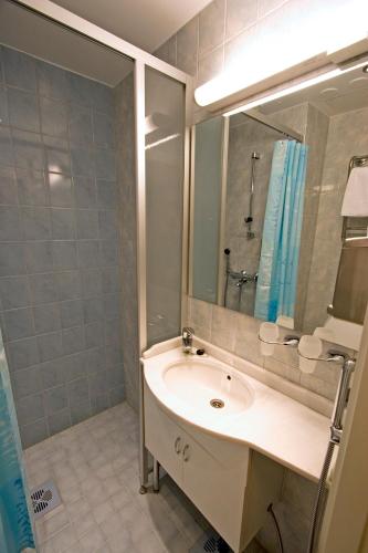 Mango Hotel - image 12