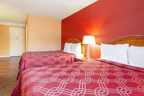 Econo Lodge - image 7