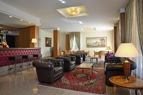 共用Lounge/電視區, Hotel Rossini  in 佩薩羅市中心