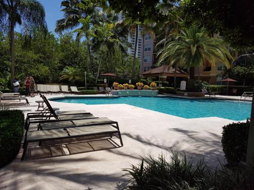 Yacht Club Aventura 2BR + 2BA