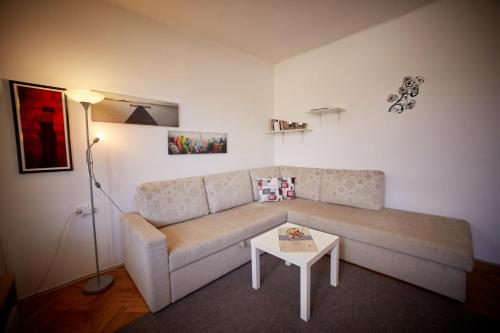 Central Tuzla apt - free parking - image 7